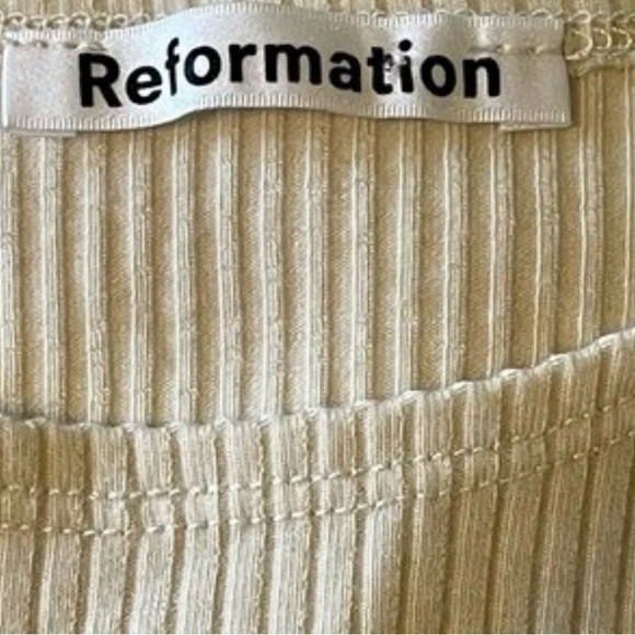 Reformation Beige Cropped Knit Top Short Sleeve Fitted Minimalist Sustainable XS - Picture 7 of 9